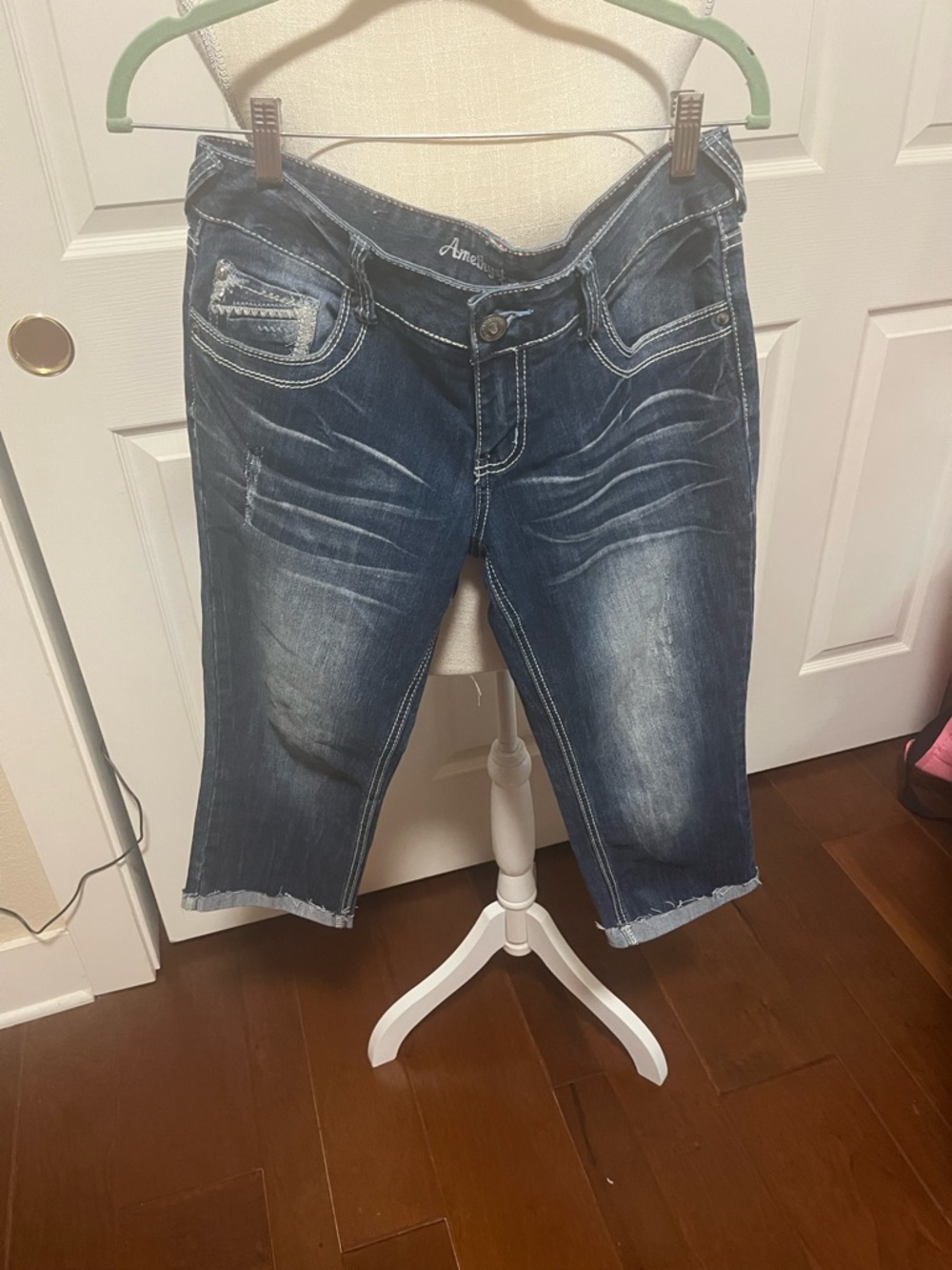 Amethyst Jeans Dark Blue Cropped Distressed Capri, decorative back pockets